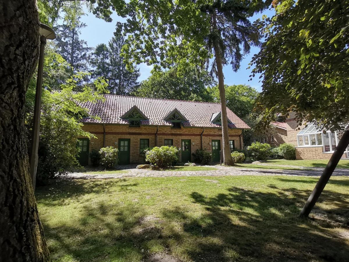 Hotel Schloesschen Sundische Wiese Zingst Exterior foto